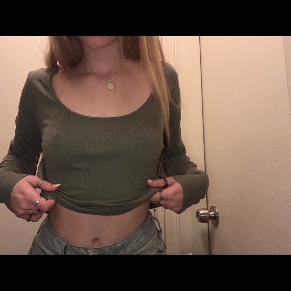 green crop top long sleeve